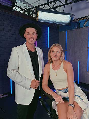 Backstagefoto mit Moderatorin Viviane Geppert bei der ProSieben-Show FameMaker (©Foto: privat)